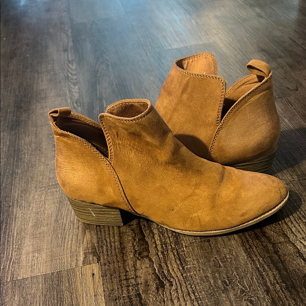 Massini Women's Tan Suede Ankle Booties - Charlie style